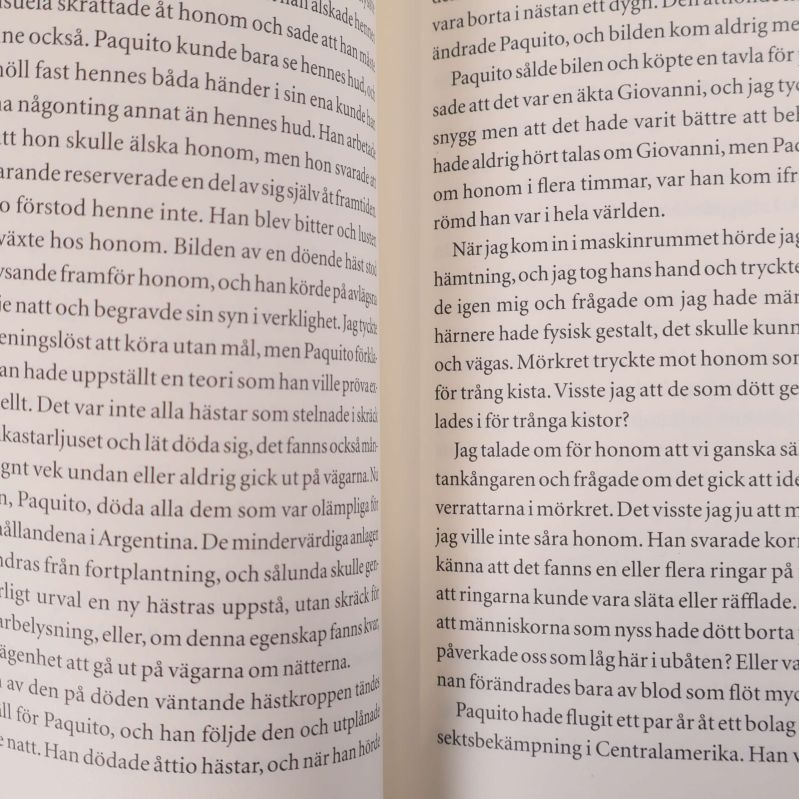 Närbild av inlaga med svensk text i Höknatt, två sidors uppslag