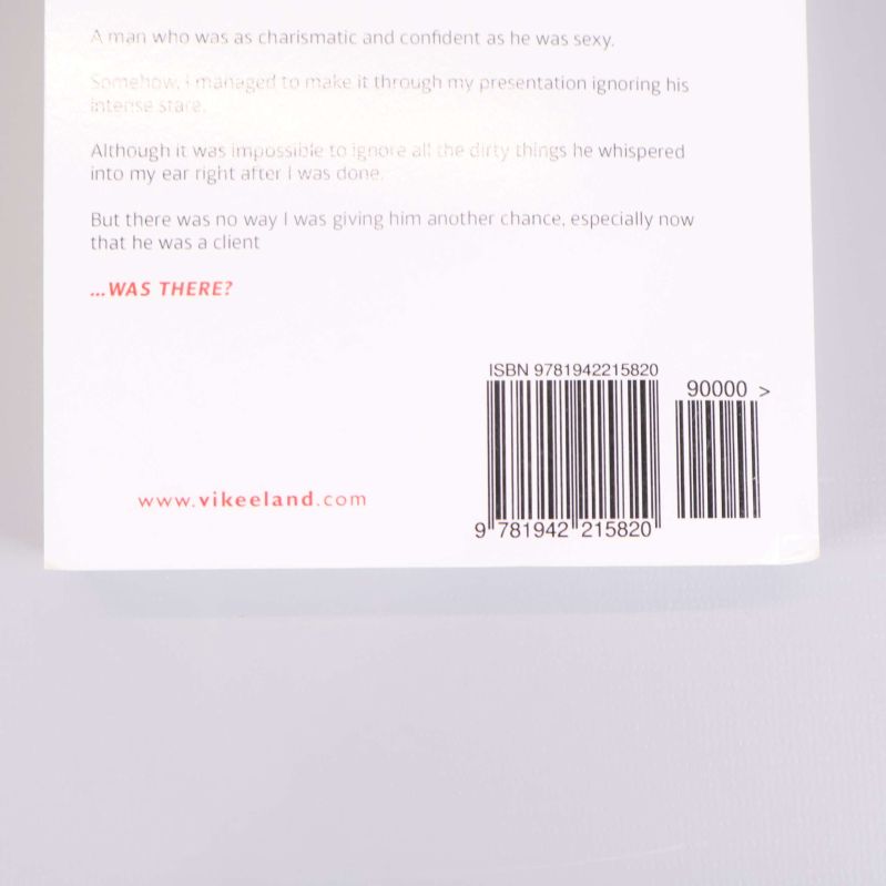 Närbild på bakre omslag av The Naked Truth med tydligt ISBN-nummer och streckkod