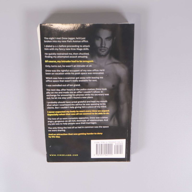 Baksida av Ego maniac med text, porträtt och ISBN-nummer
