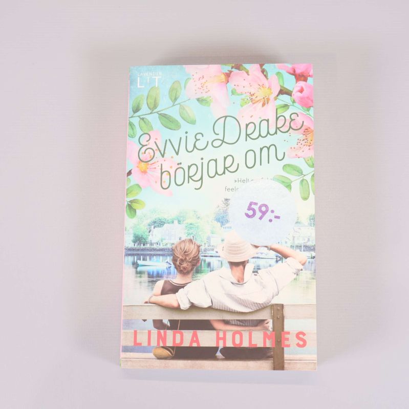 Framsidan av pocketboken Evvie Drake börjar om med blommönster