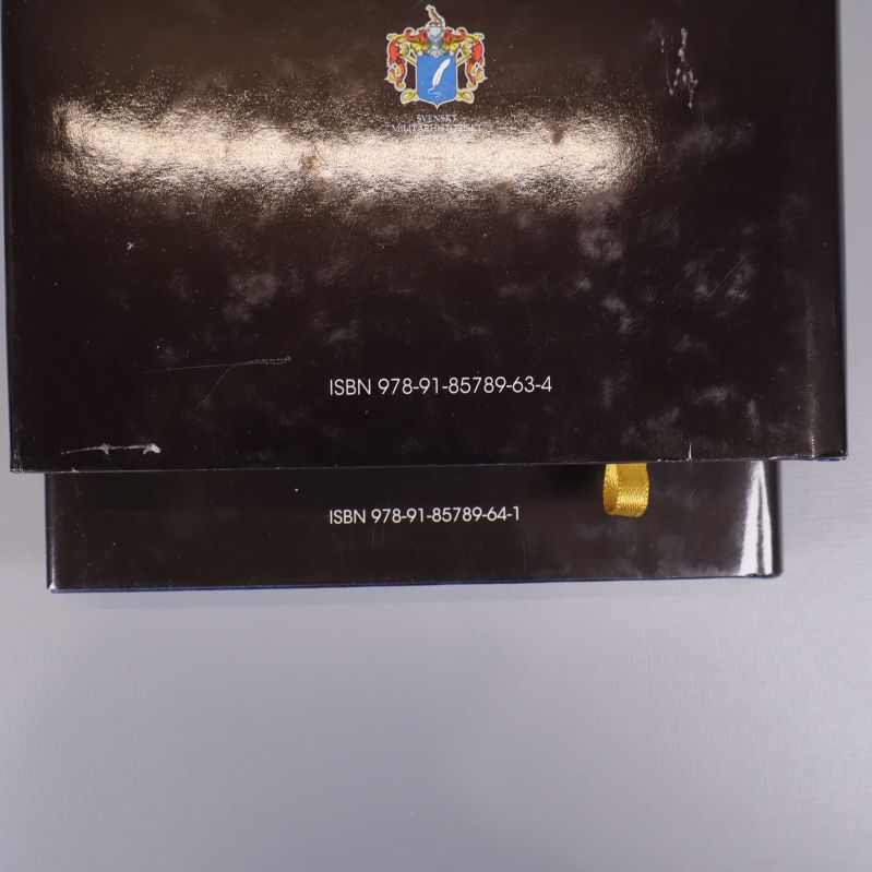 Närbild med ytterligare två ISBN-nummer ur Sveriges krig-serien