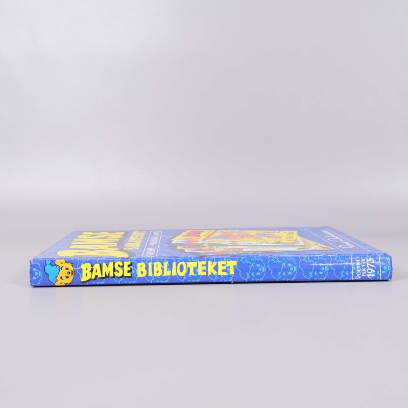 Sidovy av Bamse-biblioteket, bokrygg med tydlig titel