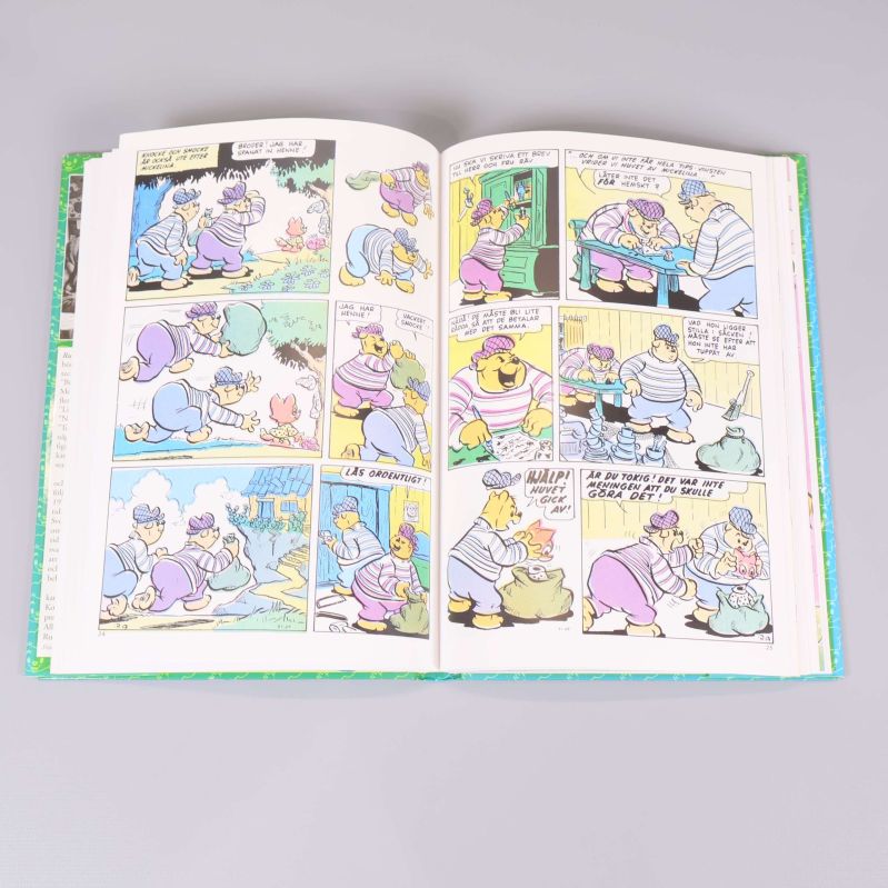 Uppslag med färgglada seriesidor ur Bamsebiblioteket volym 4