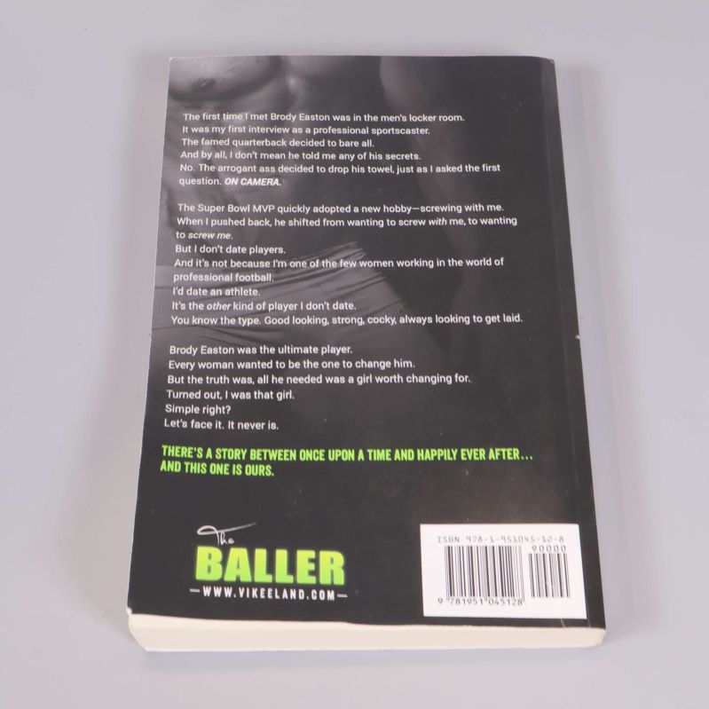 Baksida av boken The Baller med bokbeskrivning och ISBN