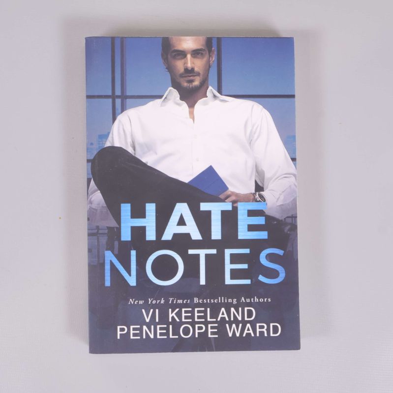 Framsidan av pocketboken Hate Notes av Vi Keeland och Penelope Ward