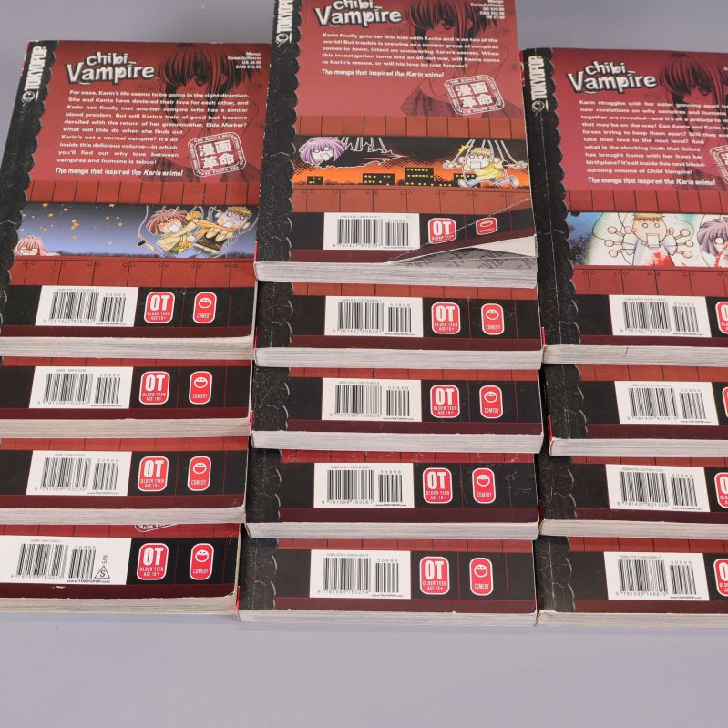 Närbild på ISBN samt sträck kod av Chibi Vampire manga med streckkoder