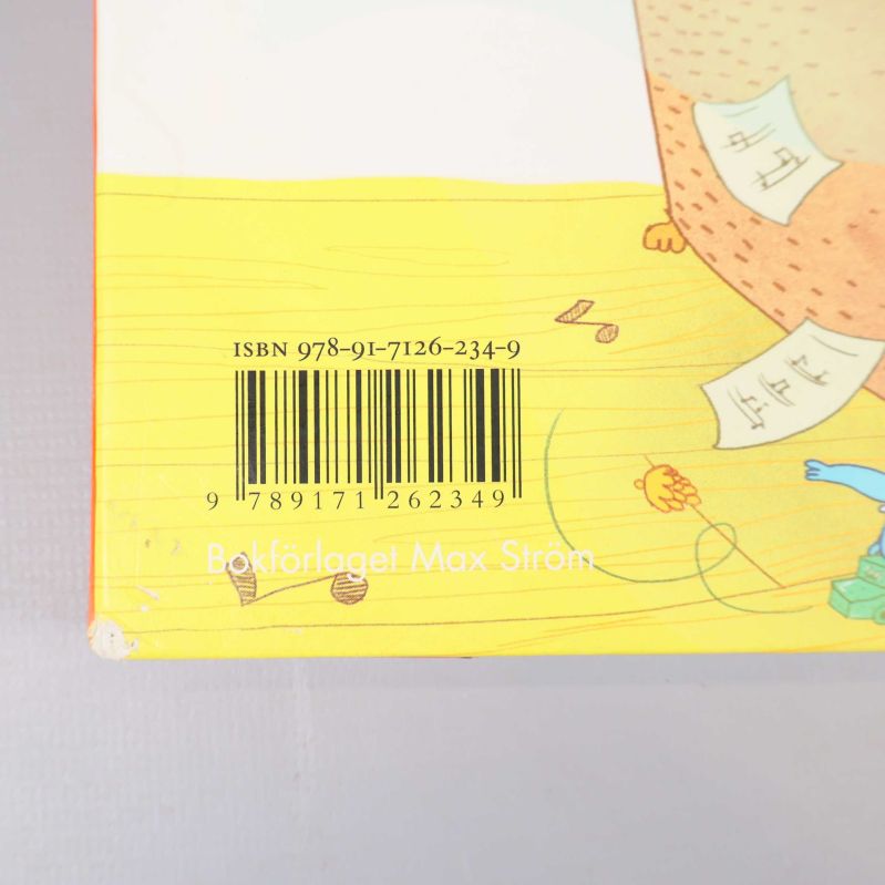 ISBN och streckkod på baksidan av Svenska barnvisor