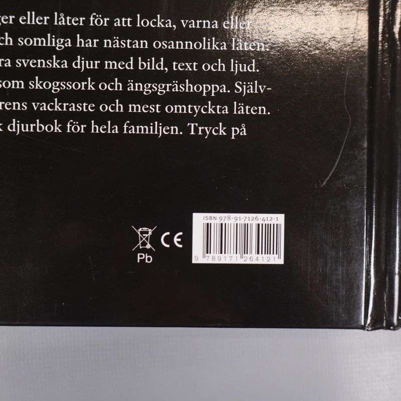 Närbild på baksidan med ISBN och streckkod på Svenska djur