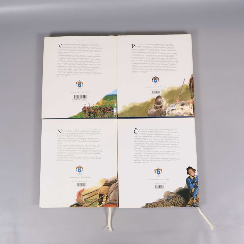 Baksidor av fyra böcker om svensk krigshistoria med text och illustrationer