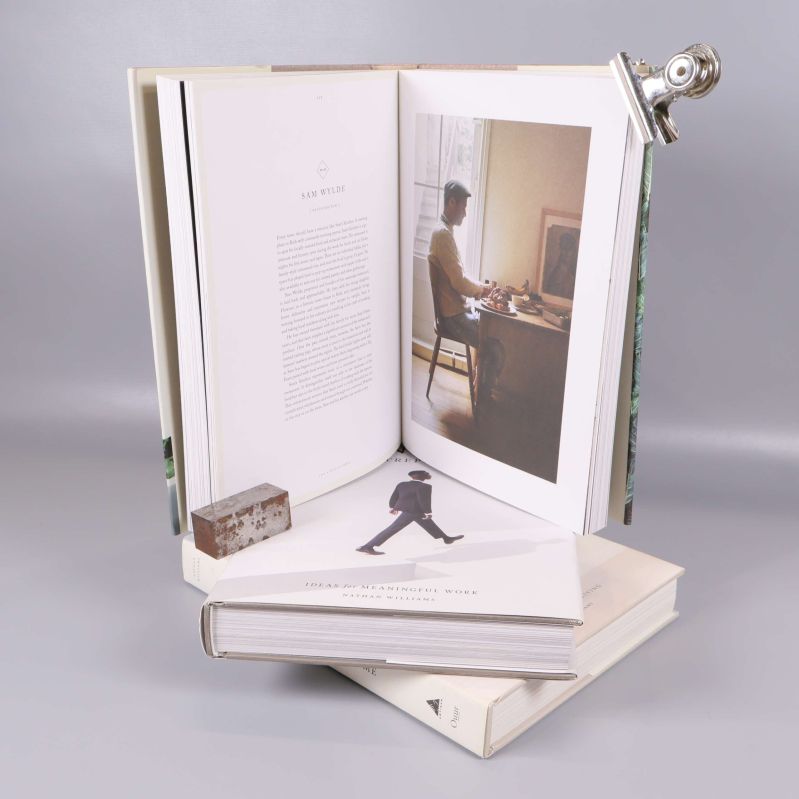 Alla tre Kinfolk-böcker med ISBN-etiketter synliga på baksidan