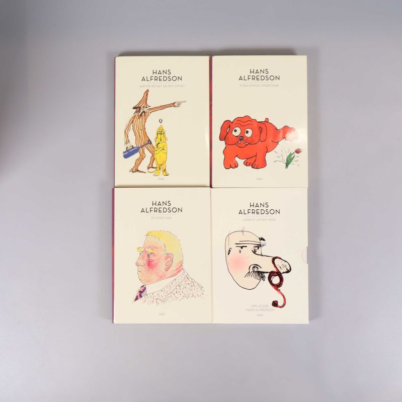 Fyra böcker av Hans Alfredson utlagda med unika illustrationer på omslagen