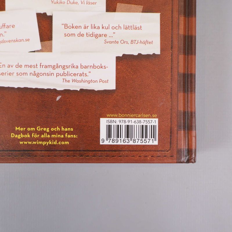 Närbild på bokens baksida med synlig ISBN-kod 978-91-638-7557-1