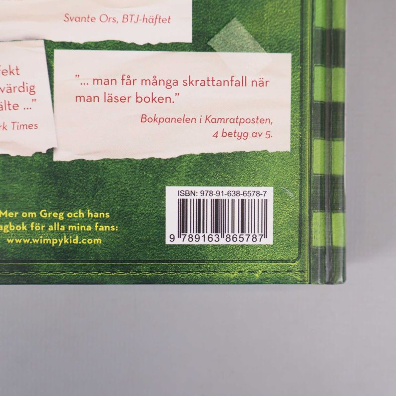 Närbild på ISBN-nummer på baksidan av Dagbok för alla mina fans Ett hopplöst fall
