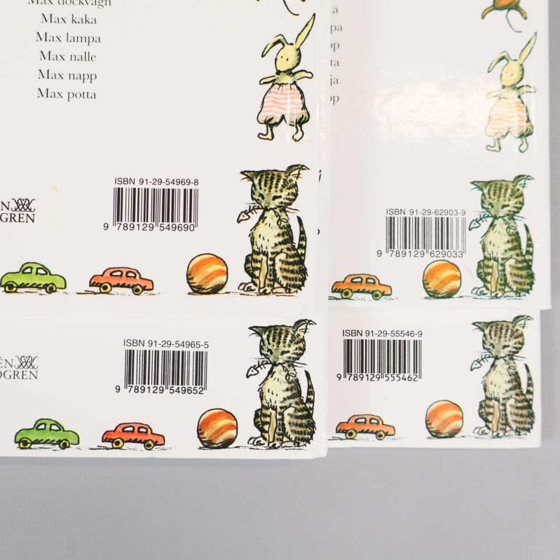 Närbild på ISBN-koder på baksidan av Max-böckerna