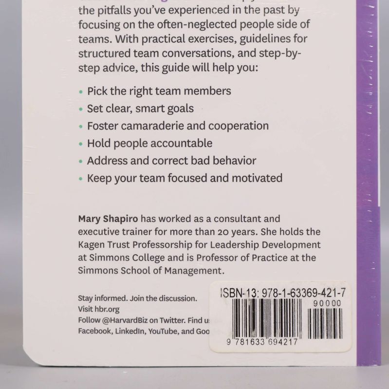 Närbild på baksida av HBR Guide-bok med ISBN-nummer synligt