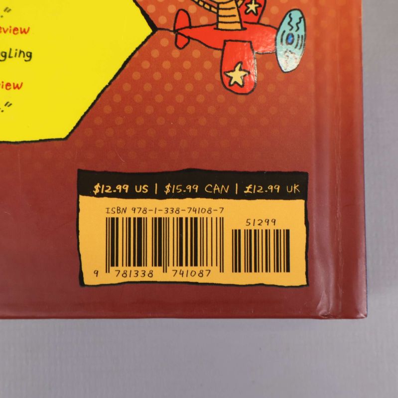 Närbild av baksida på Dog Man Brawl of the Wild som visar ISBN-nummer
