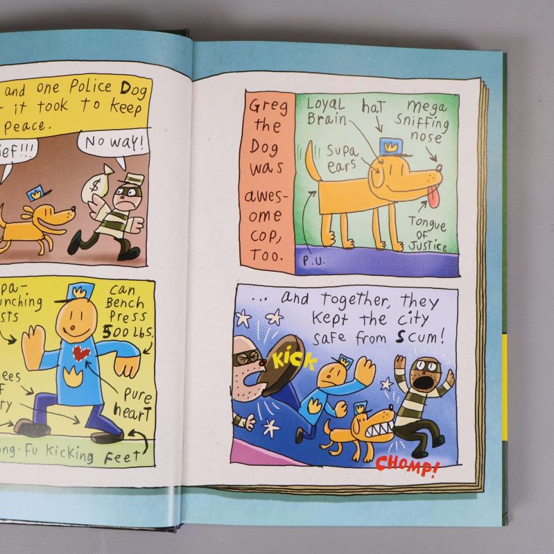 Inuti boken Dogman Unleashed med färgglada serierutor