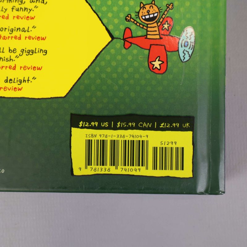 Närbild på bokens baksida med ISBN-nummer och streckkod