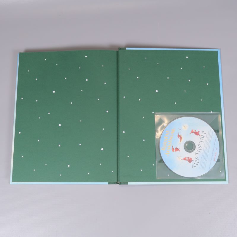 Insidan av boken Tipp Tipp Tapp med CD-skiva i ficka