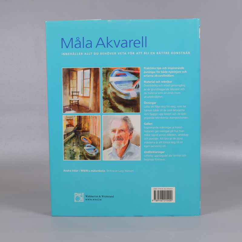 Bokens baksida med akvarellmålningar och inspirerande text
