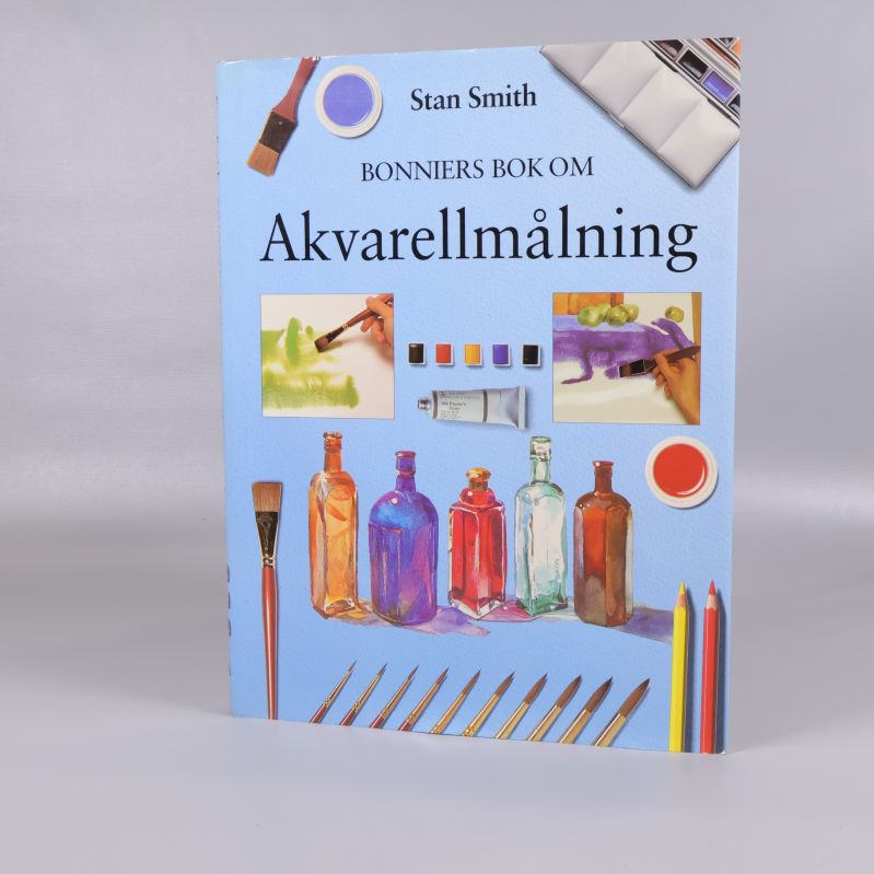 Detaljbild av form med titel, författare och information om akvarellbok