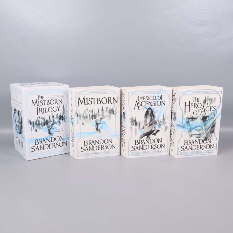 Mistborn Trilogy box och alla tre böcker utställda