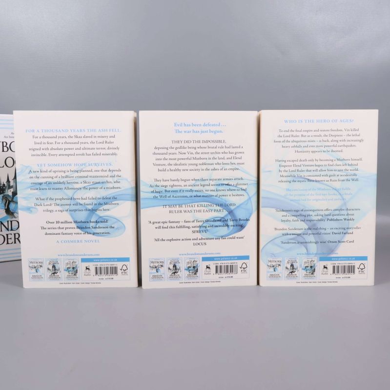 Baksidorna på Mistborn-trilogins tre böcker med text och streckkoder