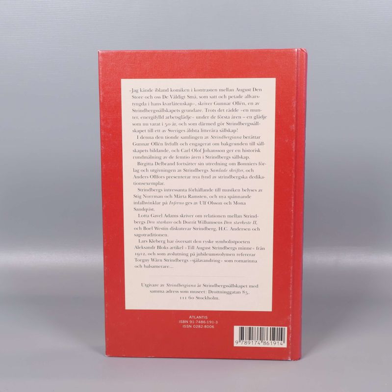 Baksida av Strindbergiana med text om innehåll och ISBN