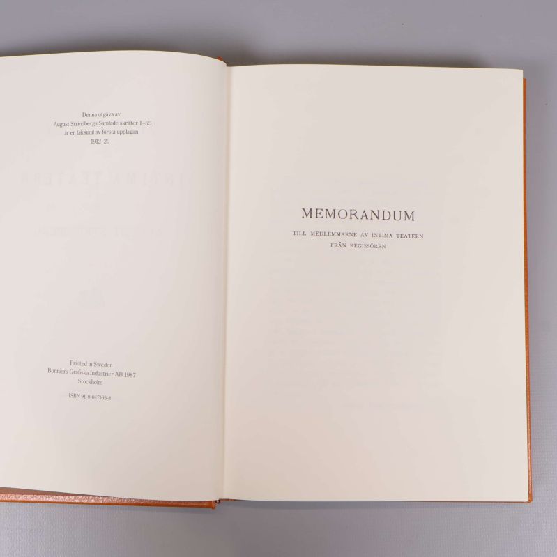 Uppslagen bok med titelsidan memorandum och ISBN-nummer synligt