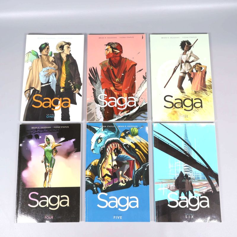Sex framsidor av Saga seriealbum, volym 1 till 6, utlagda bredvid varandra