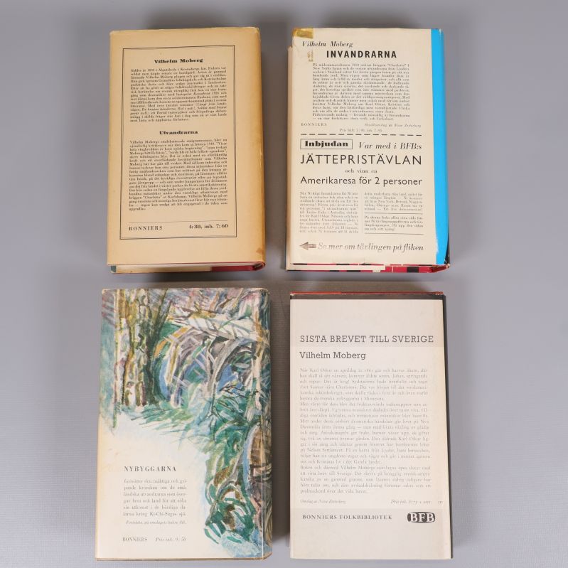 Baksidorna på fyra Moberg-böcker med text och info