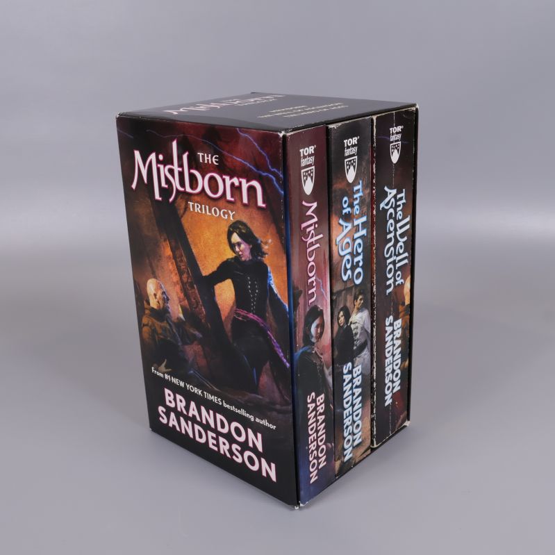 Mistborn Trilogy box, tre pocketböcker synliga från sidan