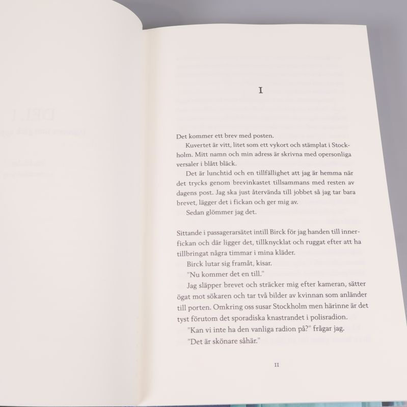 Inledande sidor med textstycke från Den tunna blå linjen