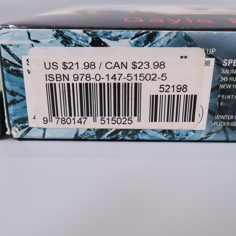 Närbild av ISBN-etikett på omslaget till bokboxen