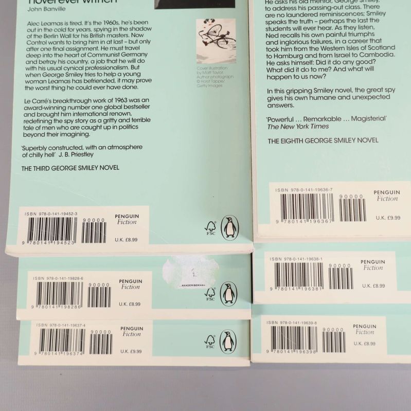 Närbild på baksida visar sex stycken ISBN-nummer och prisetiketter för Penguin böcker