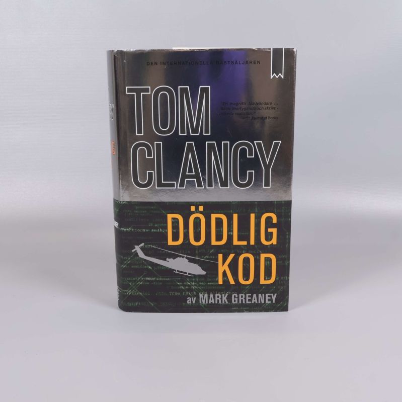 Framsidan av romanen Dödlig kod av Tom Clancy och Mark Greaney