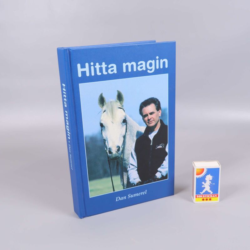 Bok Hitta magin bredvid en tändsticksask för att visa storleken