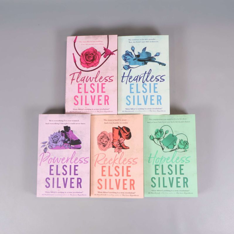 Fem böcker ur Chestnut Springs-serien av Elsie Silver uppställda med framsidan synlig