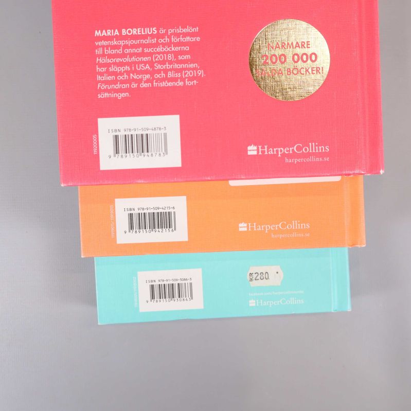 Närbild på baksidor och ISBN för alla tre Maria Borelius-böcker