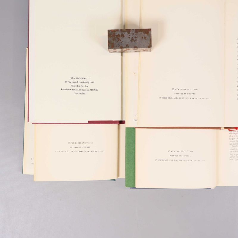 Inlagor med utgivningsinformation, en med ISBN och tryckår