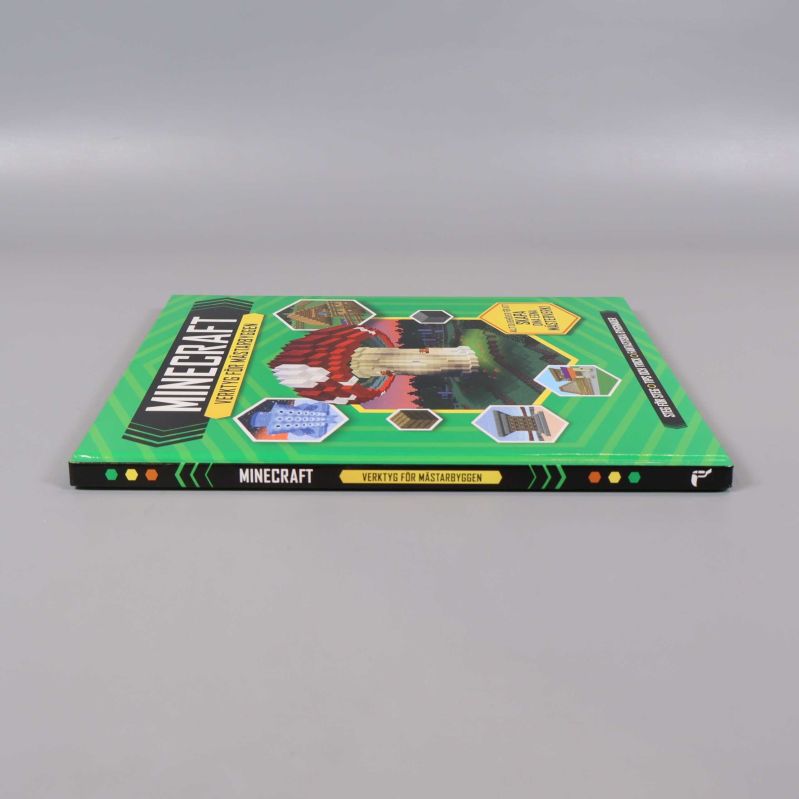 Boken Minecraft verktyg för mästarbyggen sedd från sidan