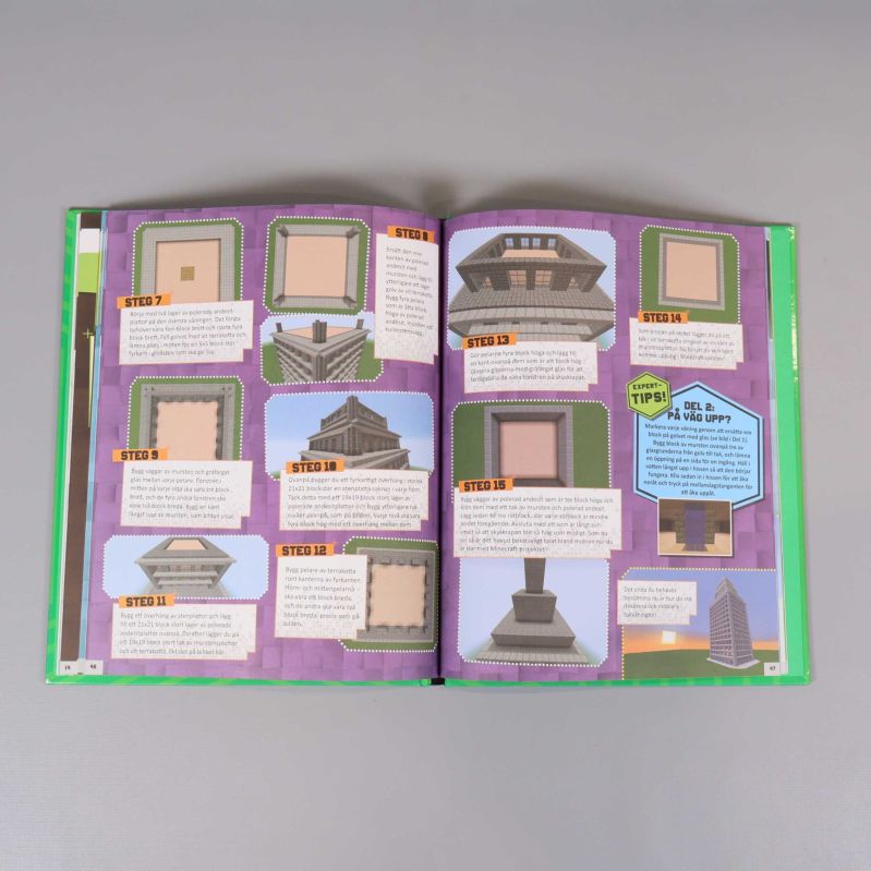 Uppslaget i Minecraft boken med instruktioner och bilder på byggsteg