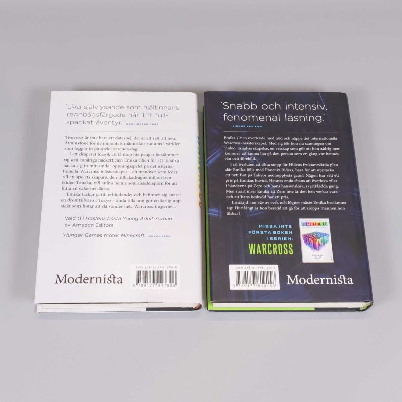 Baksidor av Warcross och Wildcard av Marie Lu, båda med förlag Modernista och synliga recensioner