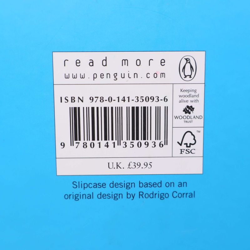 Närbild av ISBN-nummer och streckkod på blå box