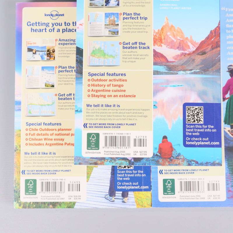 Närbild av baksida med ISBN på tre Lonely Planet böcker
