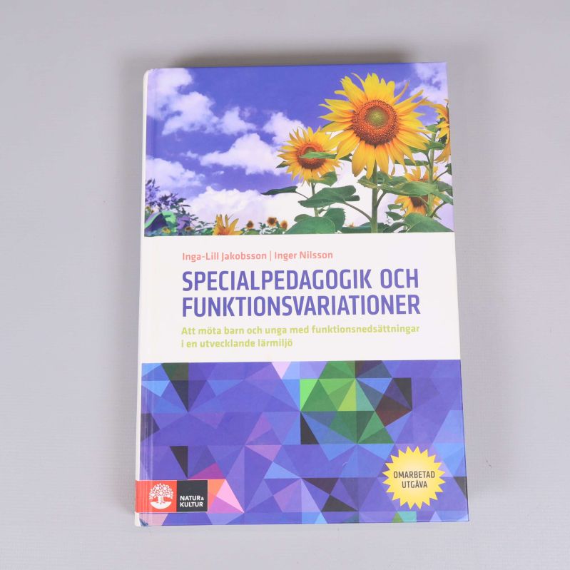 Framsidan av boken Specialpedagogik och funktionsvariationer med färgglatt omslag och solrosor