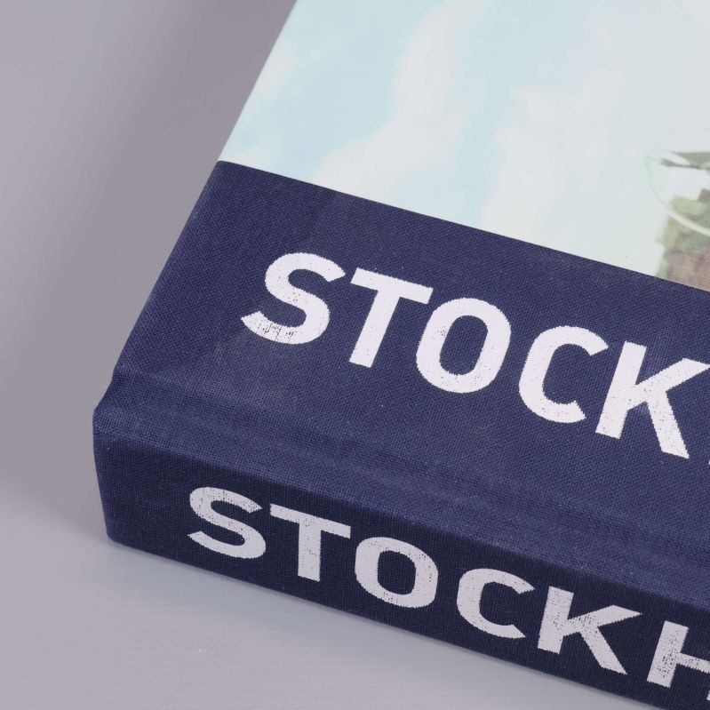 Närbild på ryggen av boken med ordet Stockholmare
