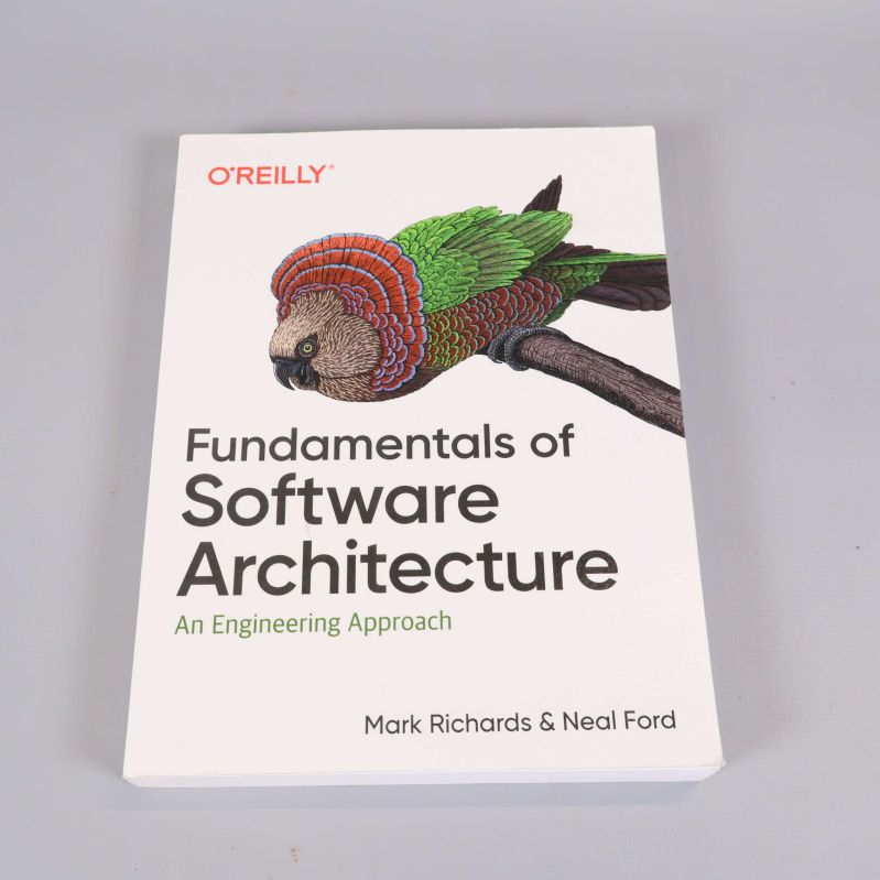 Framsidan av boken Fundamentals of Software Architecture
