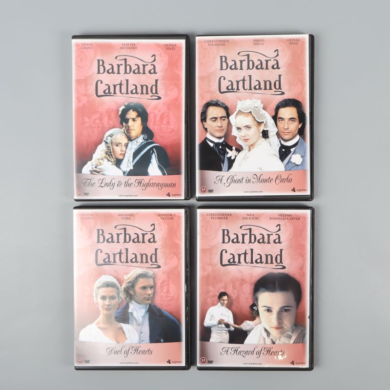 Fyra Barbara Cartland DVD-filmer med rosa omslag på grå bakgrund