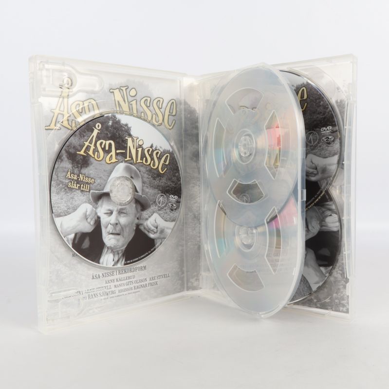 Insidan av DVD-boxen med flera skivor av Åsa-Nisse